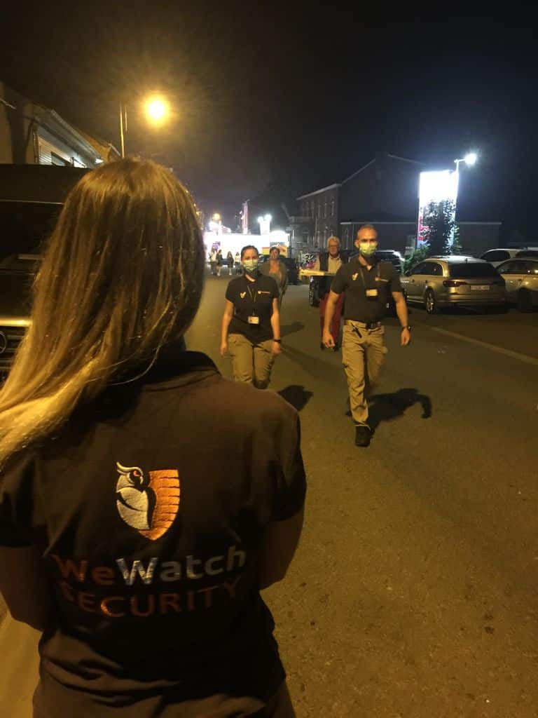 Trois agents WeWatch Security en mission de surveillance.