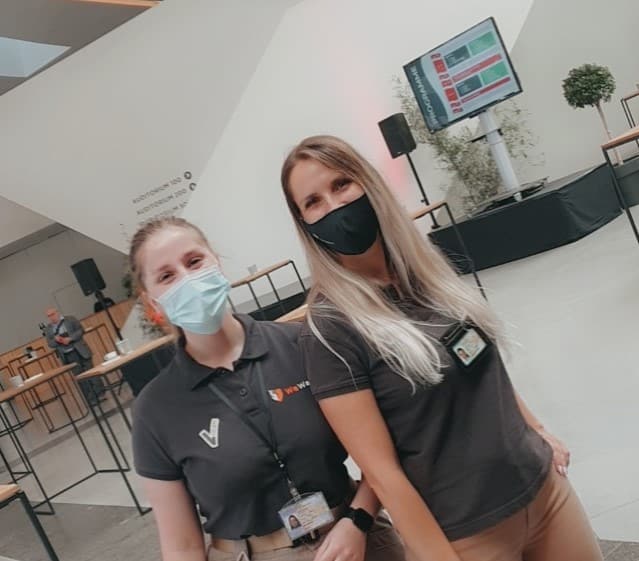 Personnel de WeWatch Security, spécialiste dans le gardiennage statique qui sourient.