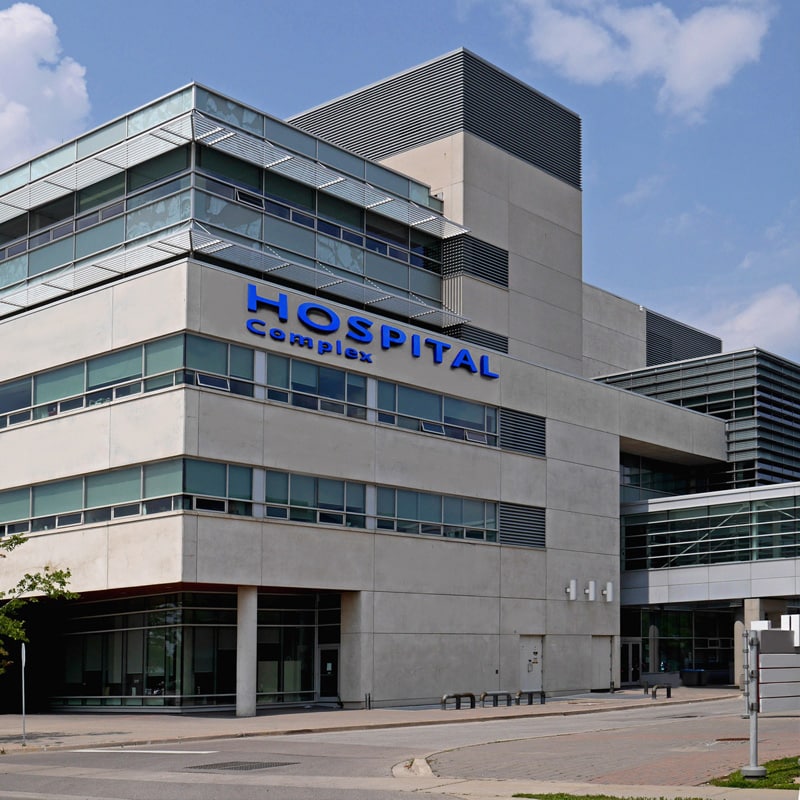 Photo de l'entrée d'un hôpital