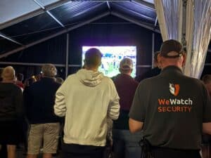 Agent Wewatch Security surveillant un événement en Wallonie.